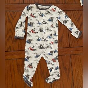 Magnetic me onesie size 0-3 months